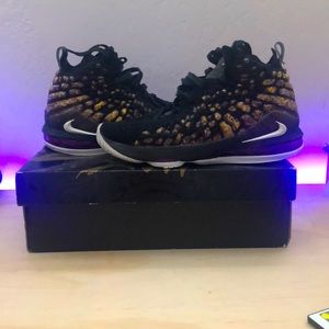 Laker lebron 17